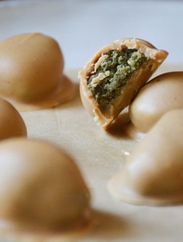 caramelised-vegan-white-chocolate-pumpkin-seeds-butter