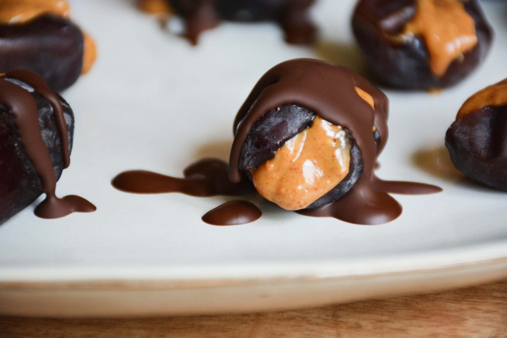 peanut-butter-chocolate-dates-healthy-easy