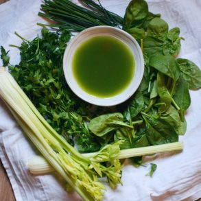 vegetable-broth-spinach-parsley-chives