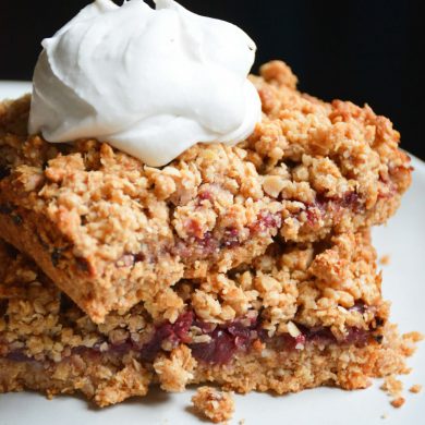 cherry-vegan-crumble-cake-coconut-cream