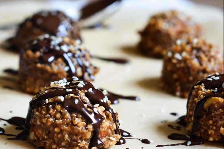 tahini-no-bake-cookies-chocolate-nuts-seeds