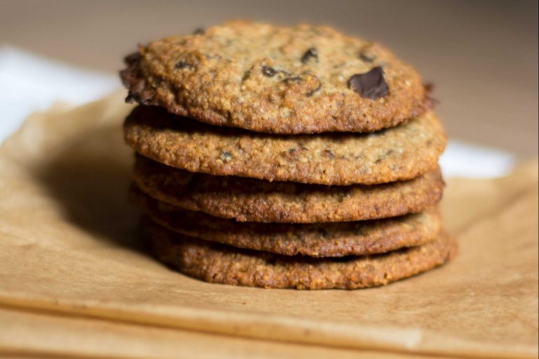 chewy-moist-flour-free-chocolate-chip-cookies-vegan